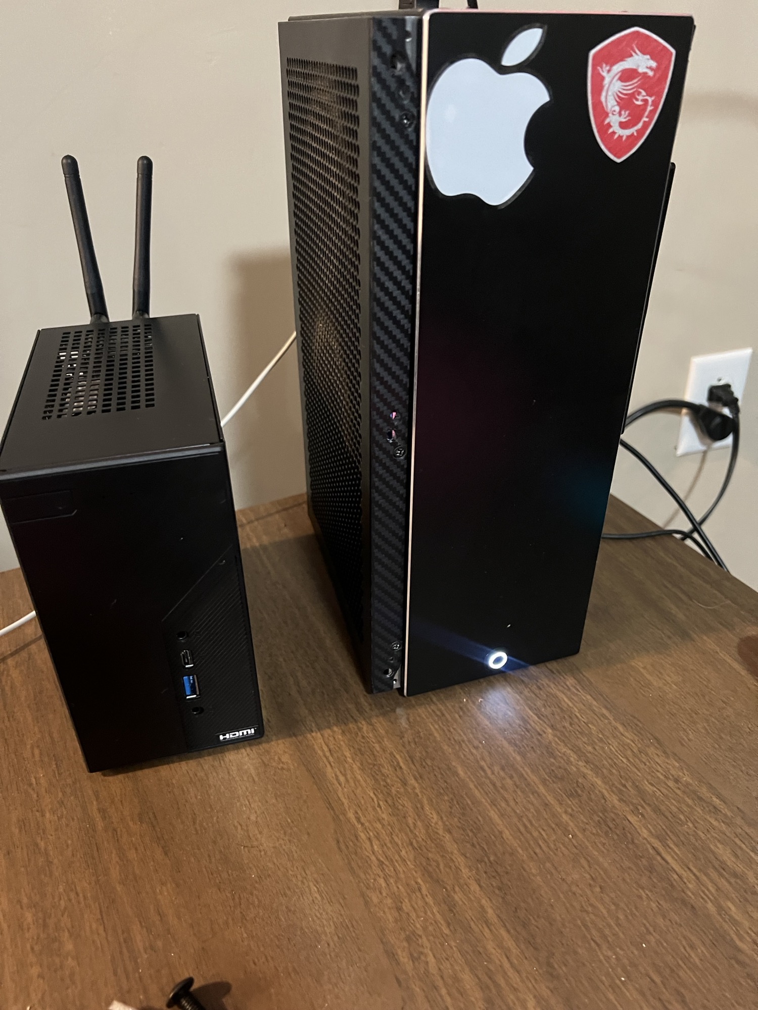 Finally got to build an Asrock Deskmini x300! Its so tiny, I love