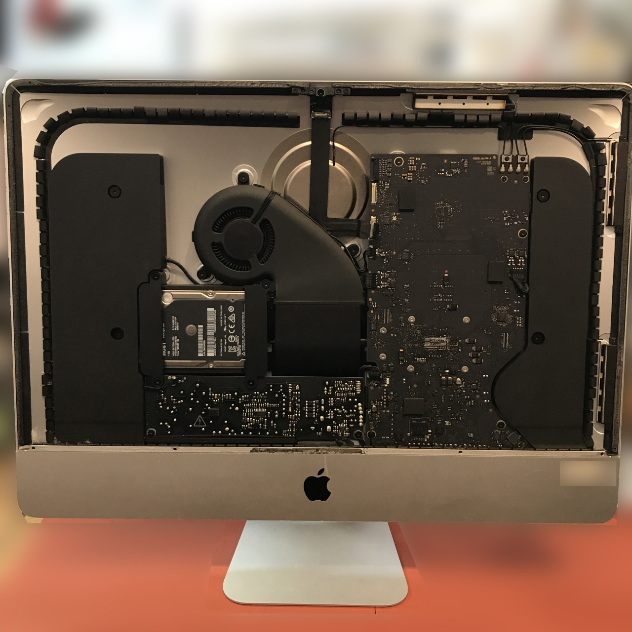 iMac (21.5-inch, 2017) 変なメモリ表示 メモリ増設 障害HDDからSSD交換