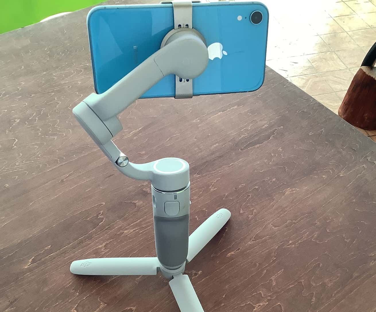 スマホ撮影の手ブレ補正にDJI「OM5」スマホ用ジンバル（スタビライザー