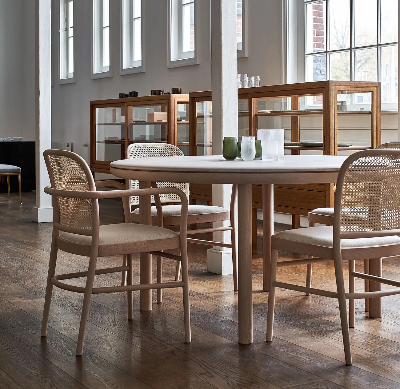 The bent chair – Time & Style