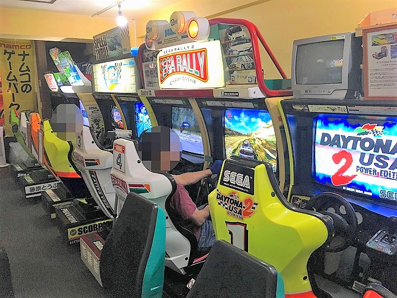 ユニークな営業形態で注目を集めるドライブ系レトロゲーセン『バック