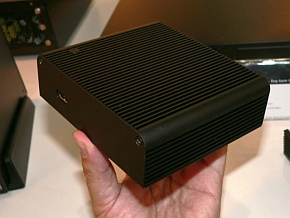 触ると危ないNUCケースと“8っぽい”Mini-ITXマザー搭載ベアボーン