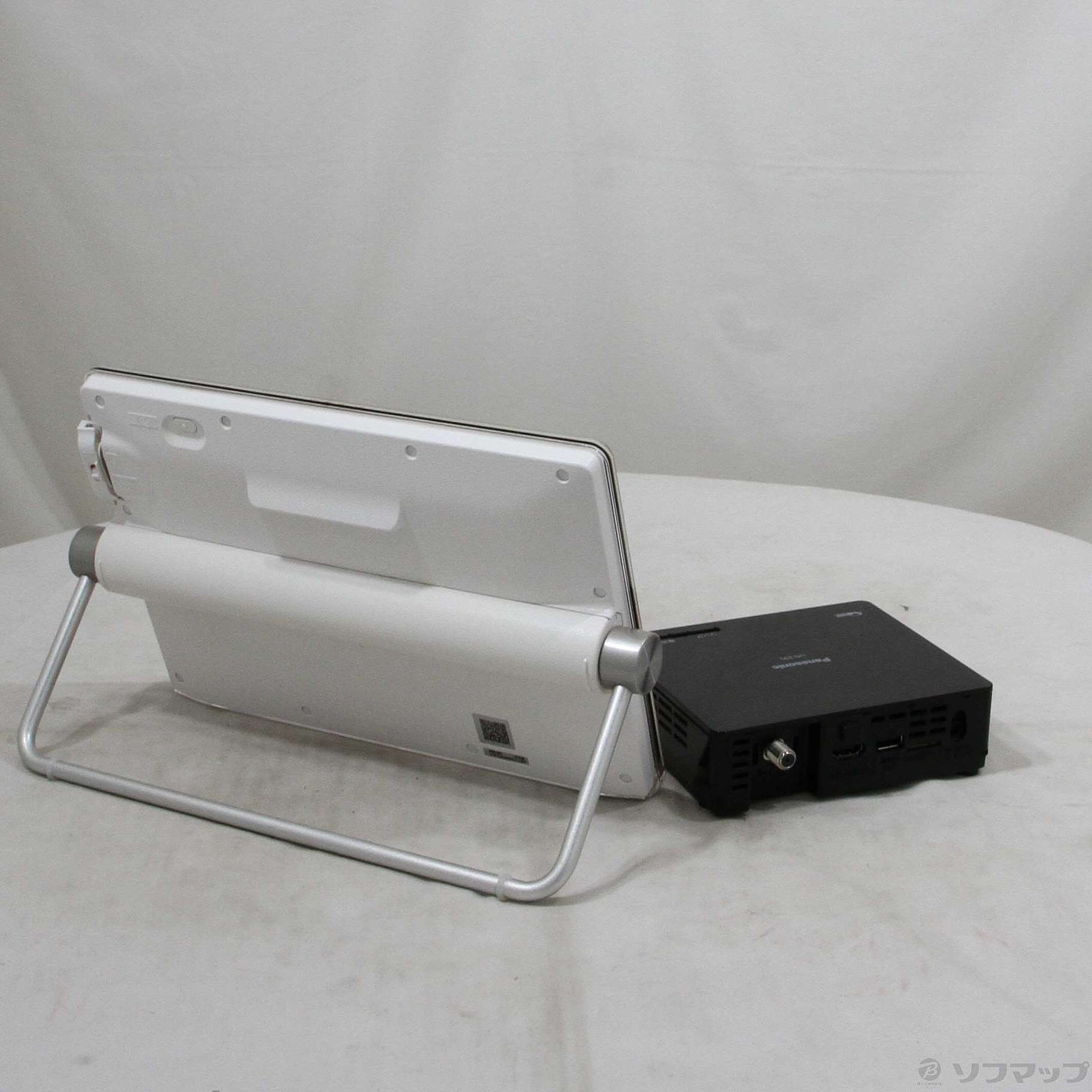 中古】〔中古品〕 ポータブルテレビ プライベート・ビエラ ホワイト UN