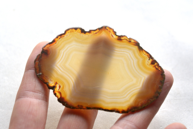 イリスアゲート（レインボーアゲート）【20】原石スライス（68×54mm）