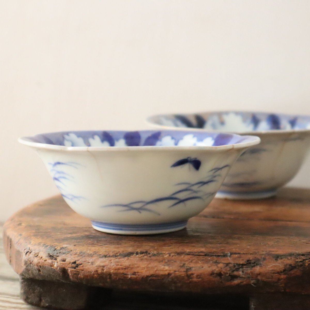 A002【小鉢】 深川製磁 牡丹金ミル 金彩印判染付け 花輪 小鉢3点