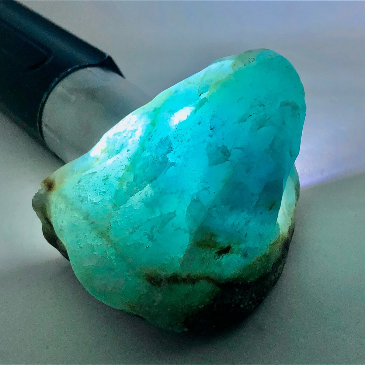 深海の碧色！】アルゼンチン産レムリアンアクアティンカルサイト・表面