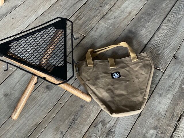 R*Y様 デバイスワークス 焚き火サイドスタンド ソマビト ケース付き 焚き火サイドスタンド LOW 六角天板タイプ | DEVISE WORKS | キャンプ用品