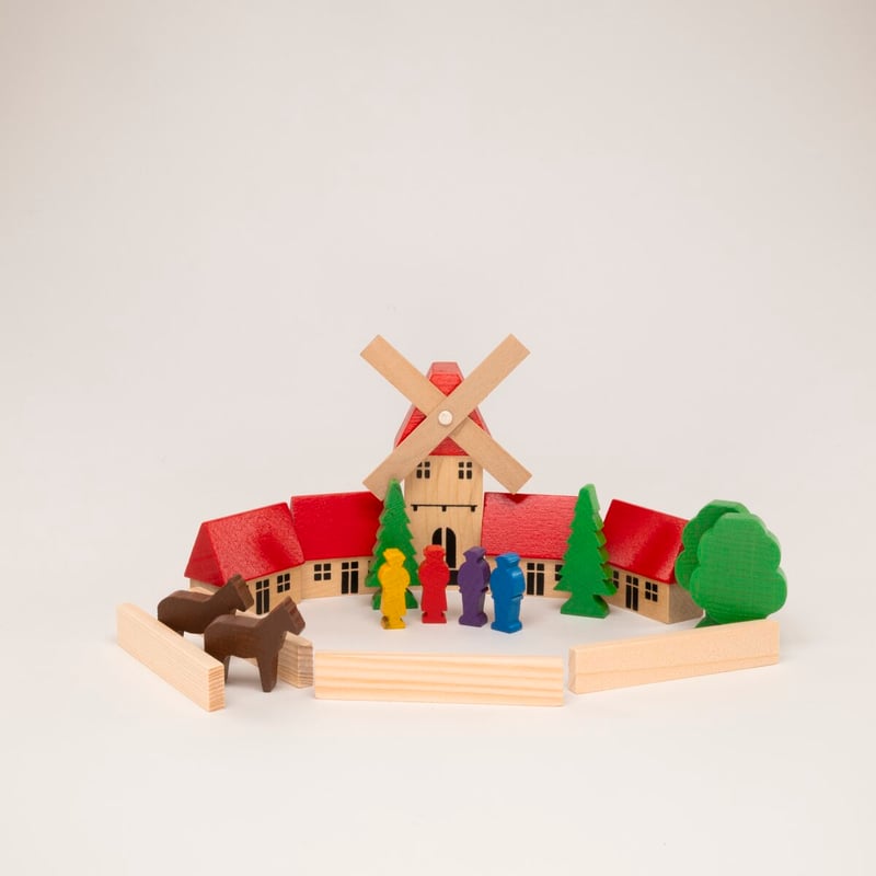 ドイツ ザイフェン 人形 積み木の村と風車 木製 | こぐま舎