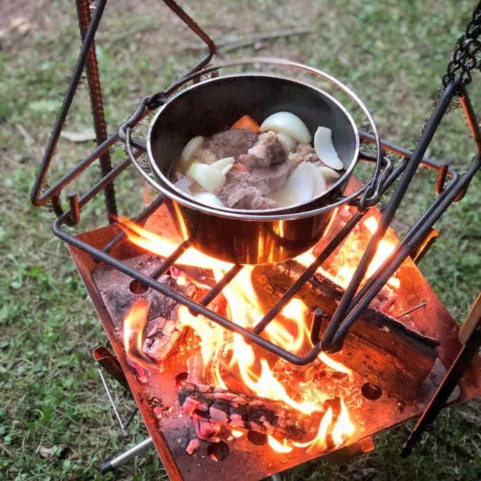 焚き火台を料理に活用しよう！おすすめの簡単レシピや必須道具を紹介