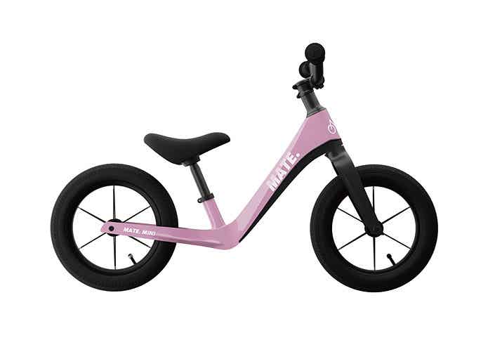 街で映えるキックバイク「MATE MINI」にネオンカラーなど新色3つが