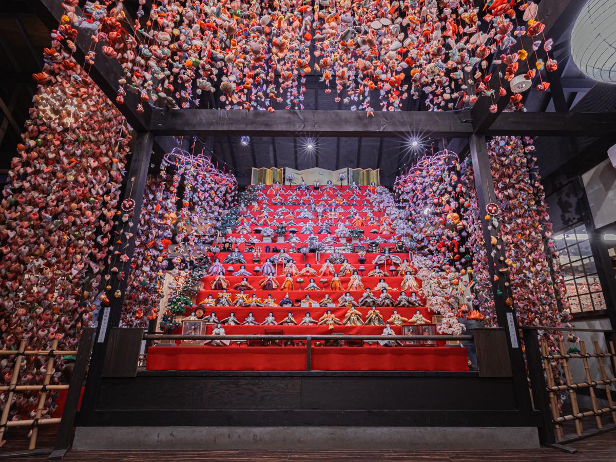 伊豆稲取で「雛のつるし飾りまつり」 日本一の118段のひな段飾りも
