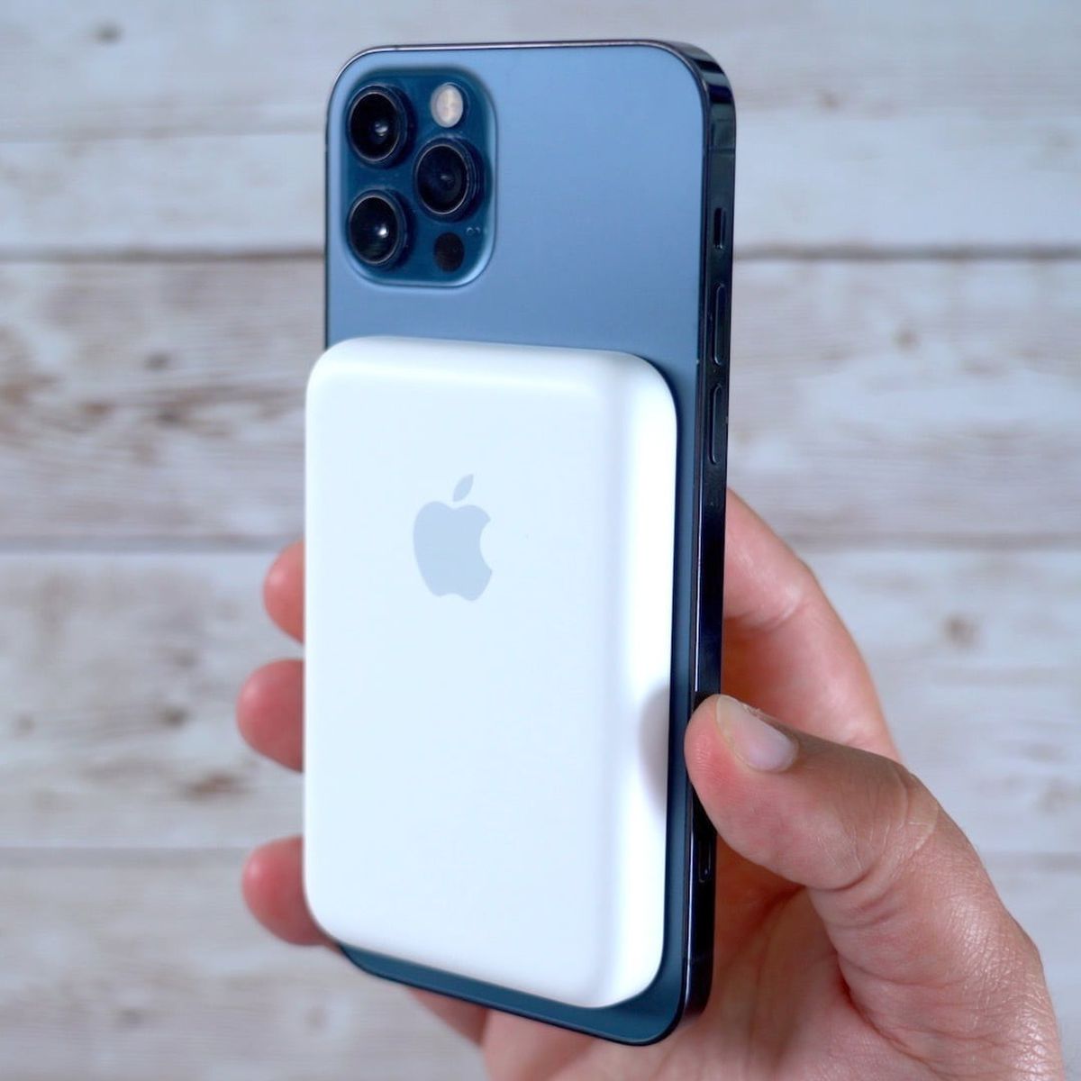 Hands-On With Apple's MagSafe Battery Pack - MacRumors