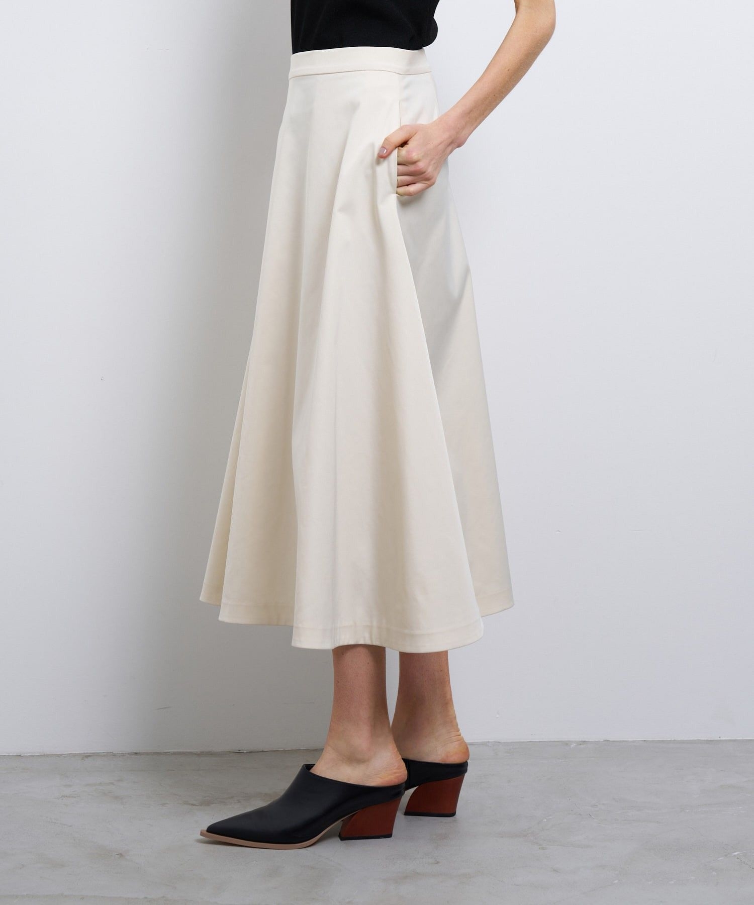 ストレッチサテンフレアスカート|LANVIN en Bleu | LANVIN en Bleu