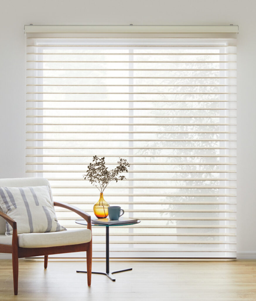 調光ロールスクリーン「ルミエ」で叶える、柔らかな光に包まれた豊かな