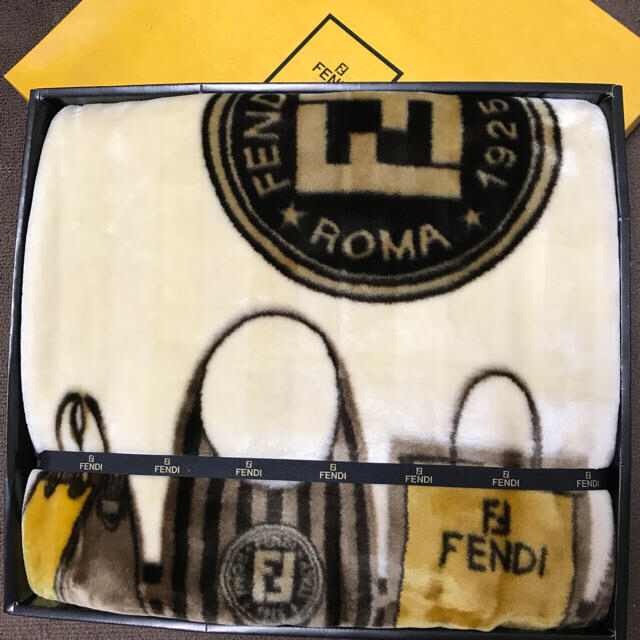 FENDI - フェンディ ハーフケット 毛布 確認用の通販 by ヤマト