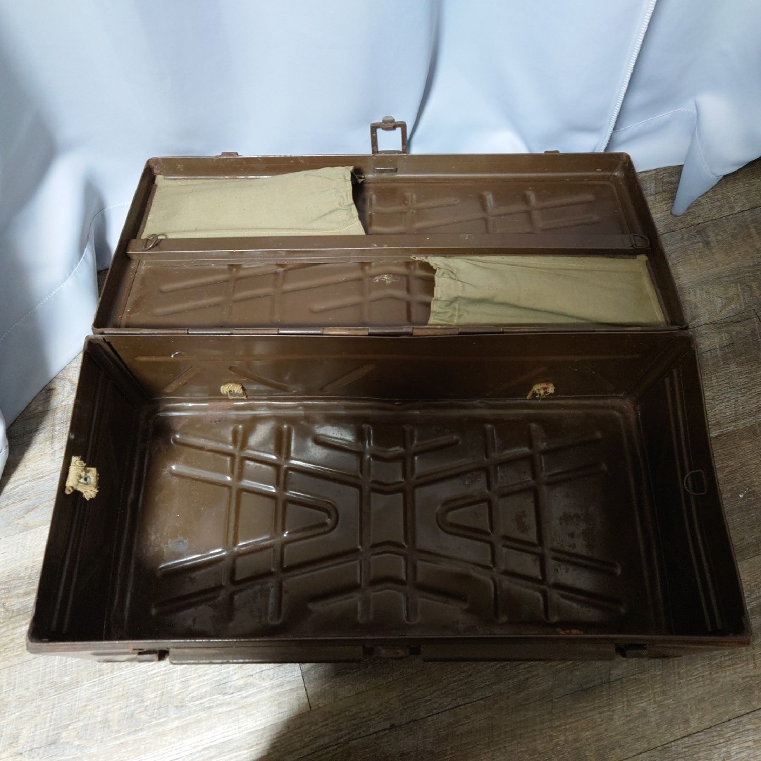 旧日本軍 将校用トランク 金属製 当時物の通販 by ハクイ's shop｜ラクマ
