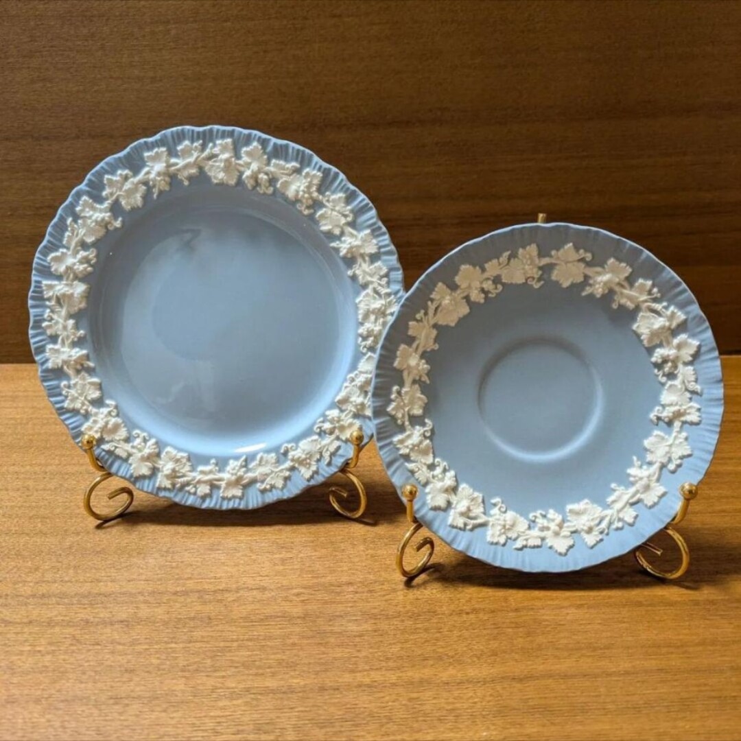 美品 ☆ ウェッジウッド エンボス クイーンズウェア クリーム シェルエッジ