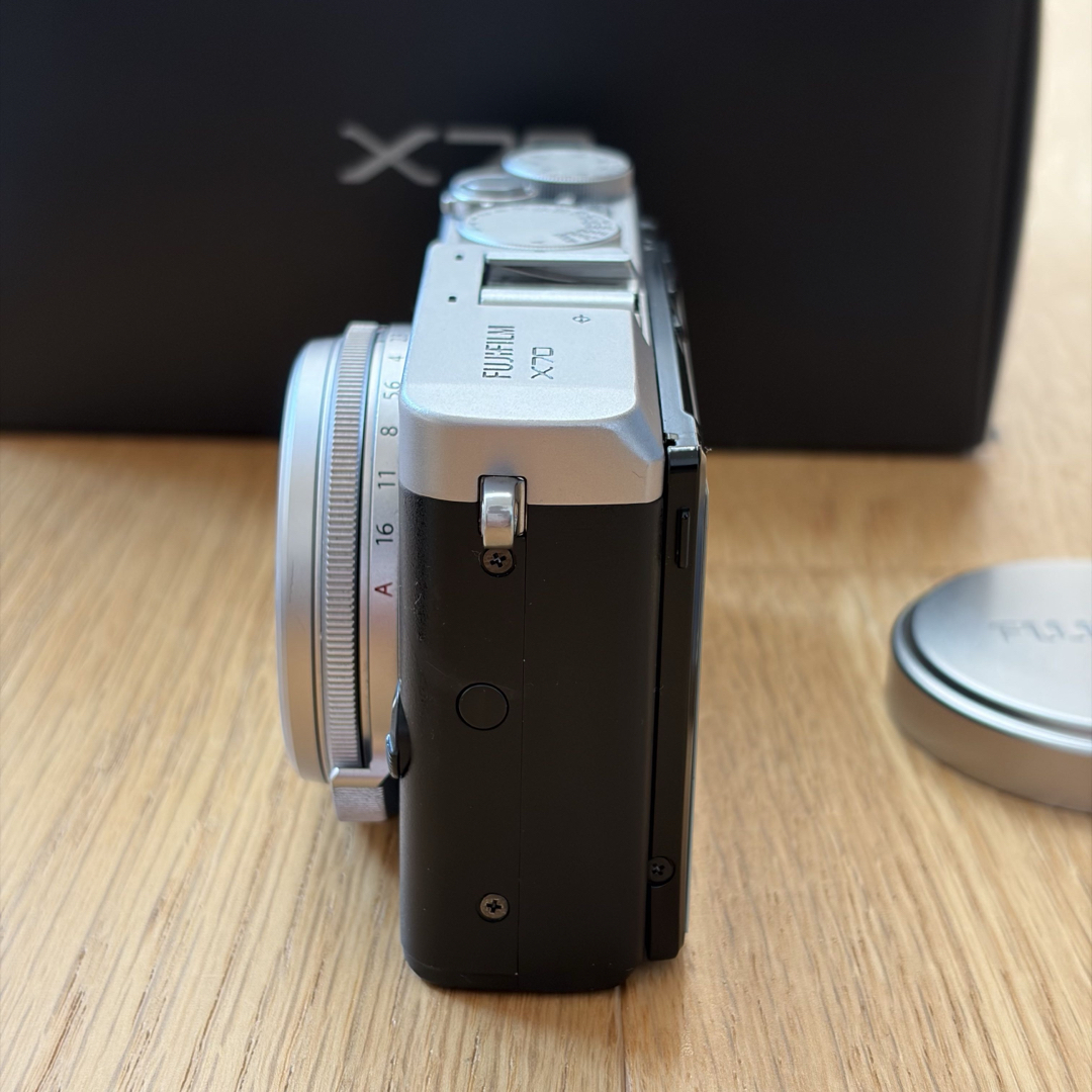 値下げ】FUJIFILM X70シルバー 元箱・付属品あり 値下げ】FUJIFILM X70
