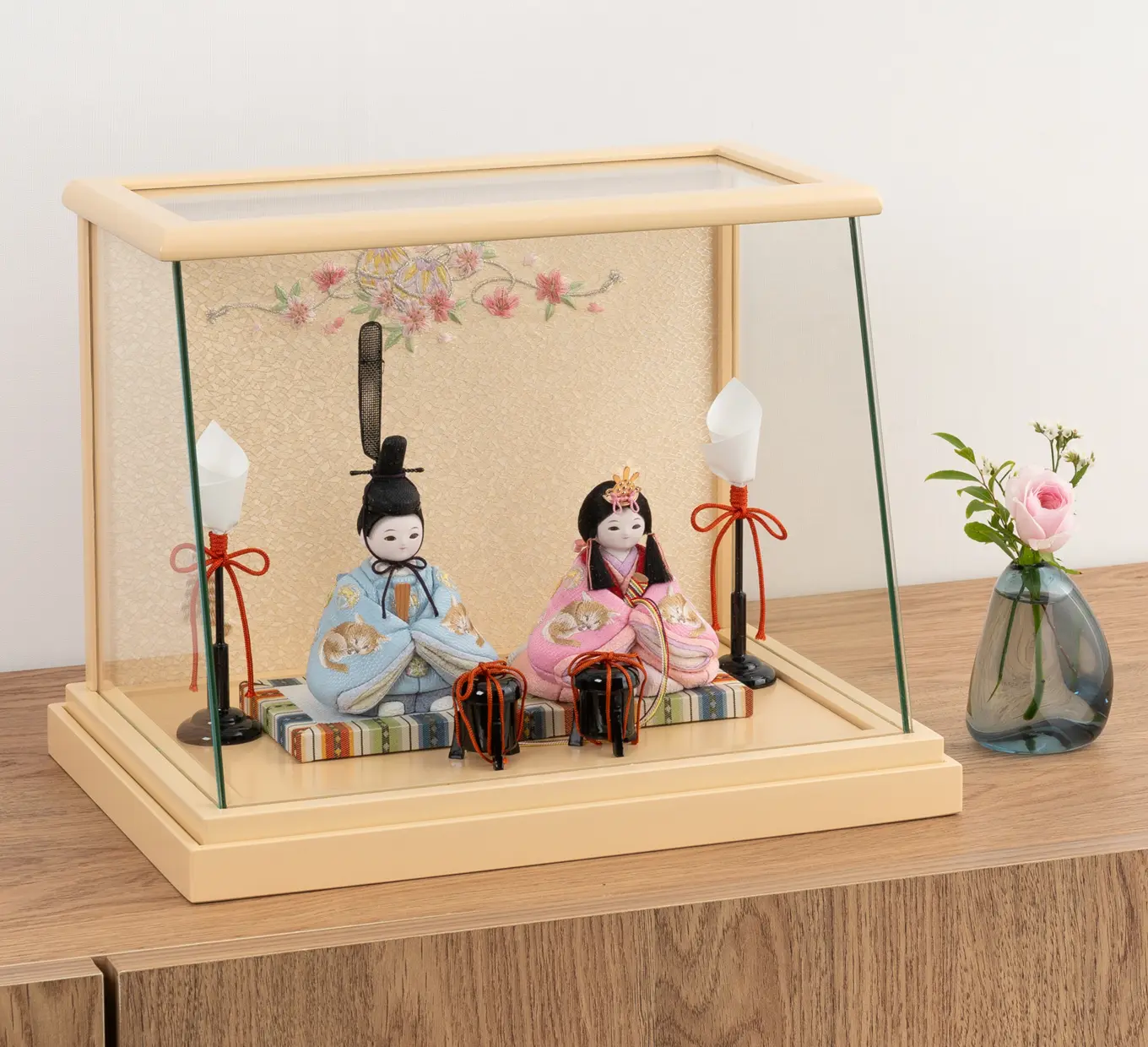 雛人形「めいめい 立雛 京刺繍・ねこにまり・桃色（ケース入