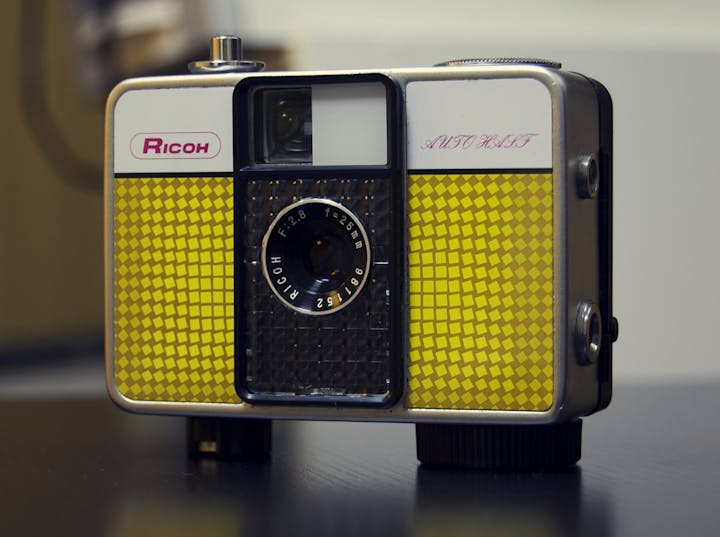 RICOH AUTOHALFを徹底解説。作例から中古相場・使い方まで | ONE SCENE