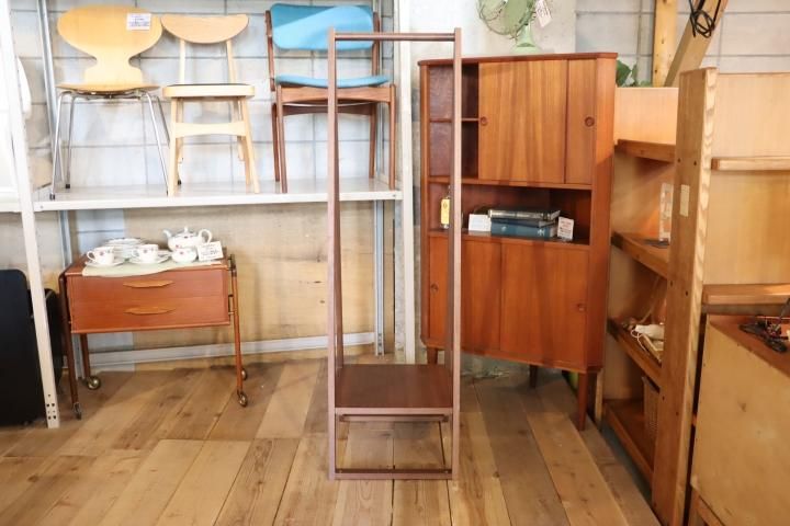 人気の無印良品(MUJI)よりウォールナット材を使用したハンガーラック