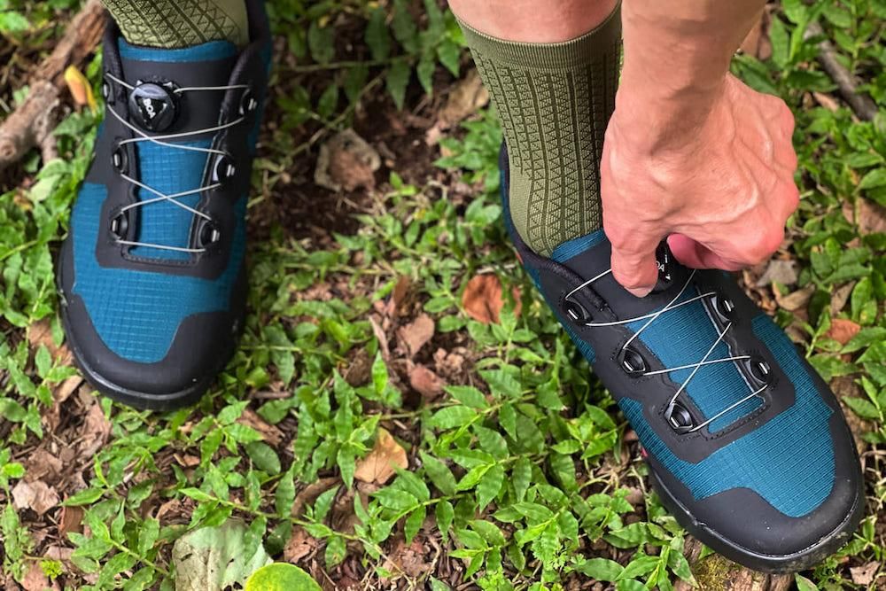 GIRO/ジロ】TRACKER Harbor Blue / Bright Red