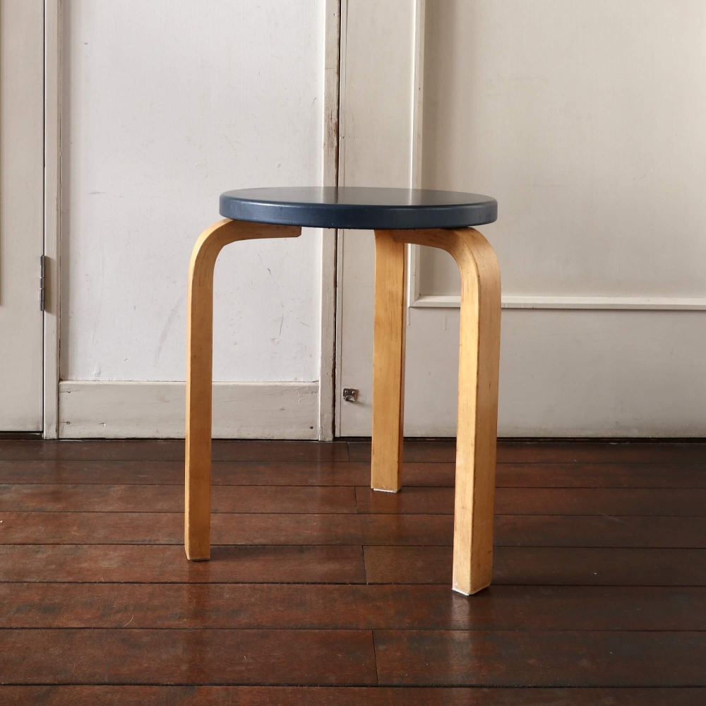 Alvar Aalto/Stool 60/Navy - organ-online.com
