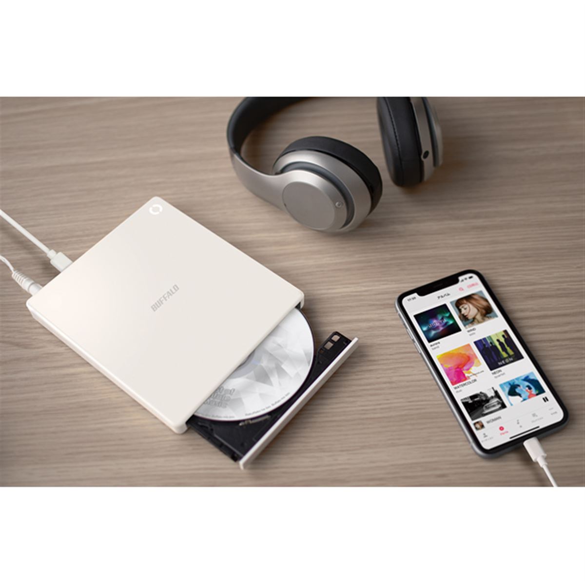 バッファロー、CD楽曲を直接スマホに取り込む「ラクレコ」にケーブル