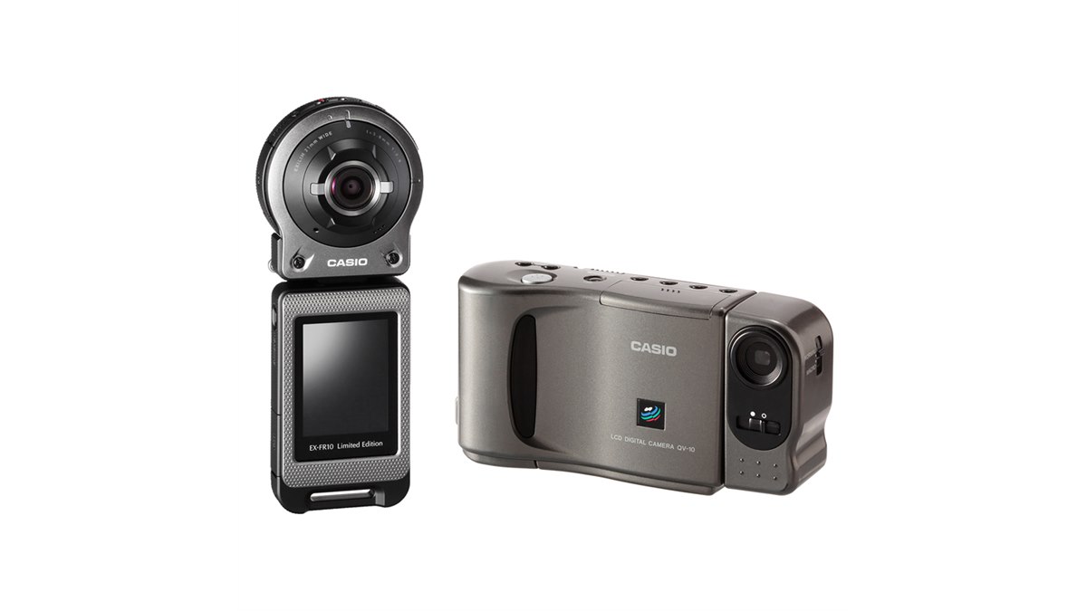 カシオ、デジカメ1号機「QV-10」をイメージした「EX-FR10」限定モデル