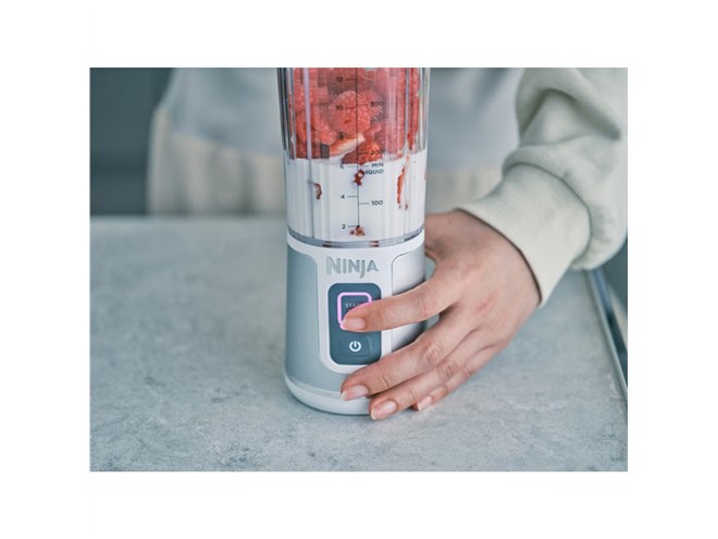 Shark、ステンレス製6枚刃を搭載した「Ninja Blast コードレスミキサー