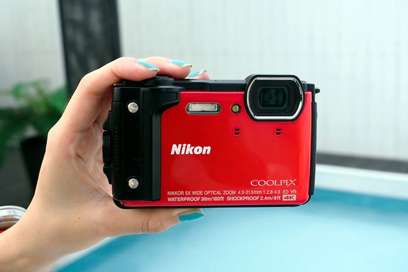 防水カメラ決定戦！プールサイドで女子が可愛く撮れるカメラを大調査