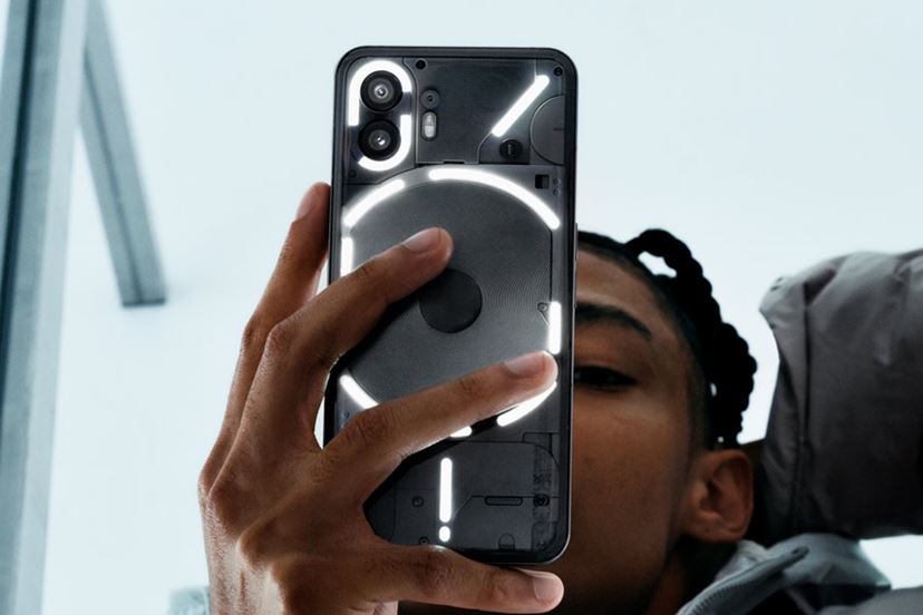 7万円台で買えるハイエンド「Nothing Phone (2)」はデザインもコスパも