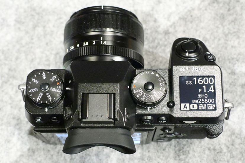 富士フイルム、最大5.5段分のボディ内手ブレ補正搭載の最上位機「X-H1