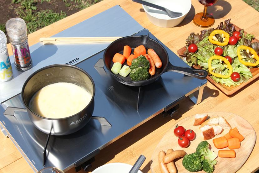 カセットコンロ感覚で複数の料理が楽しめる「レギュレーター2バーナー