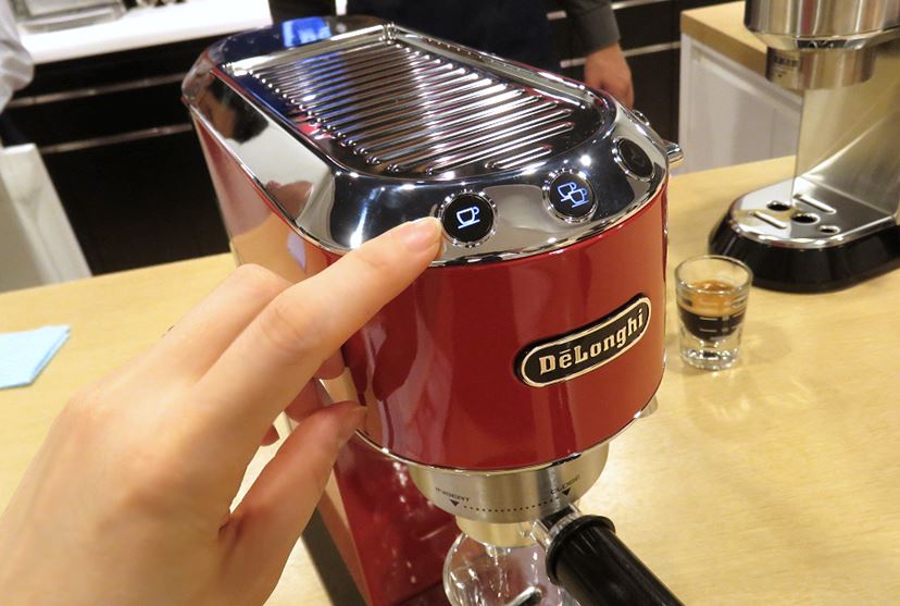 淹れて描いて飲んできた！ デロンギから横幅15cmのエスプレッソマシン