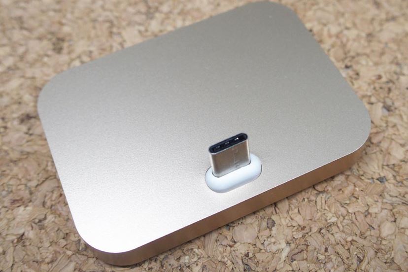 ユーザー必携！ Xperia XZに最適なUSB-Cクレードル - 価格.comマガジン