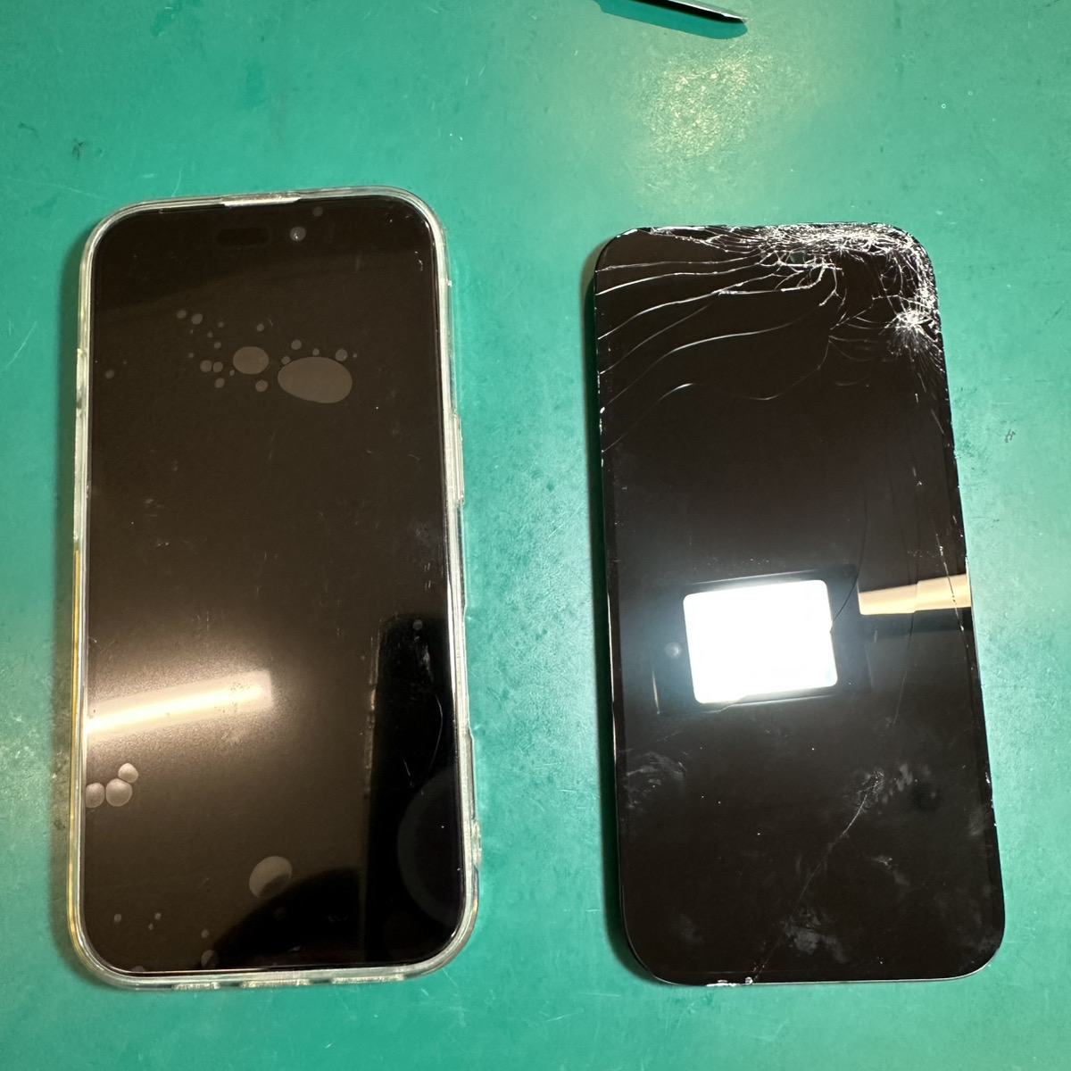 浦和店：iPhone 16の重度画面割れ・液晶漏れを修理しました！