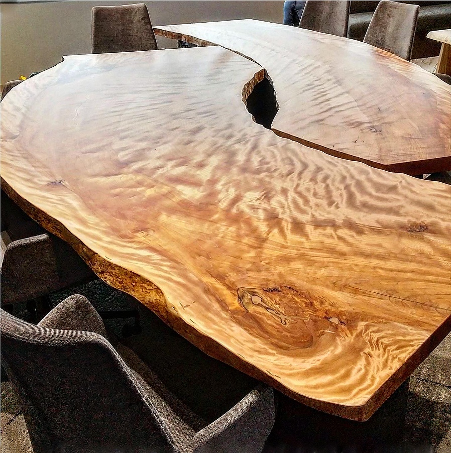 ミズメザクラ上杢一枚板 会議用テーブル オフィス向け家具として納品