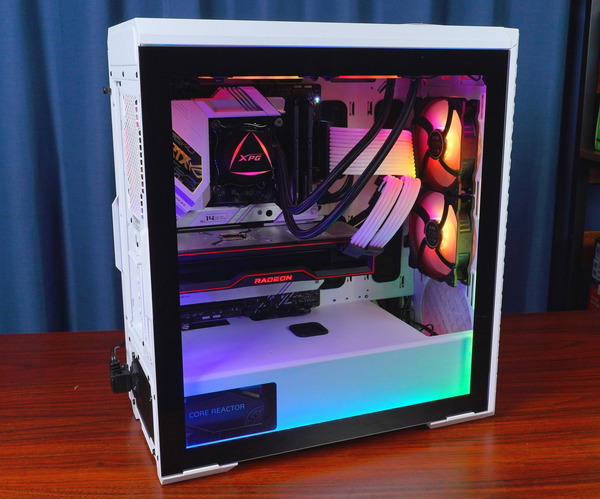 XPG DEFENDER PRO」をレビュー。内蔵LEDコントローラーでライトアップ