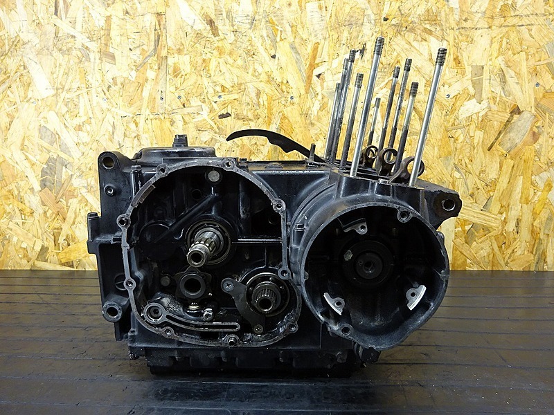 200106】GPZ400F(ZX400A-025)□ クランクケース クランクシャフト