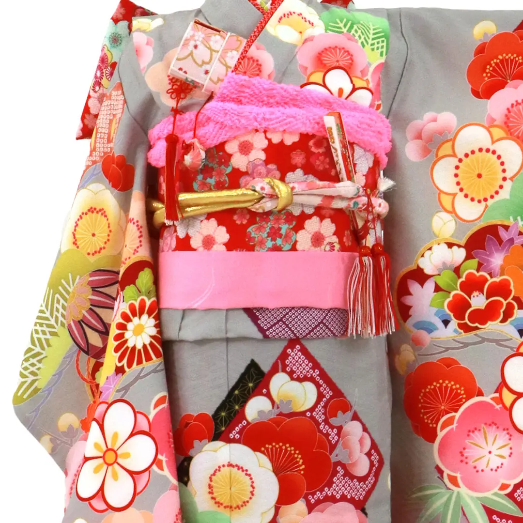 グレーとピンクの地に鞠と梅の着物／七五三・七歳女の子 | 宅配着物