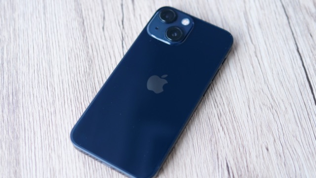 iPhone 13 mini新色ミッドナイトの本音レビュー、メリットとデメリット