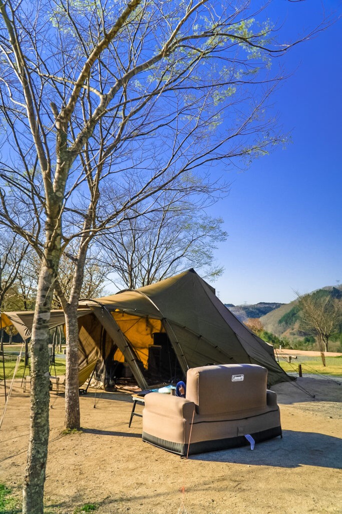 コールマン エアカウチダブルはキャンプに最適 坊主キャンパー