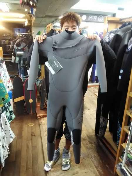 オールグレーカラー3mmフルスーツ！おしゃれだね！ | ご購入いただいた