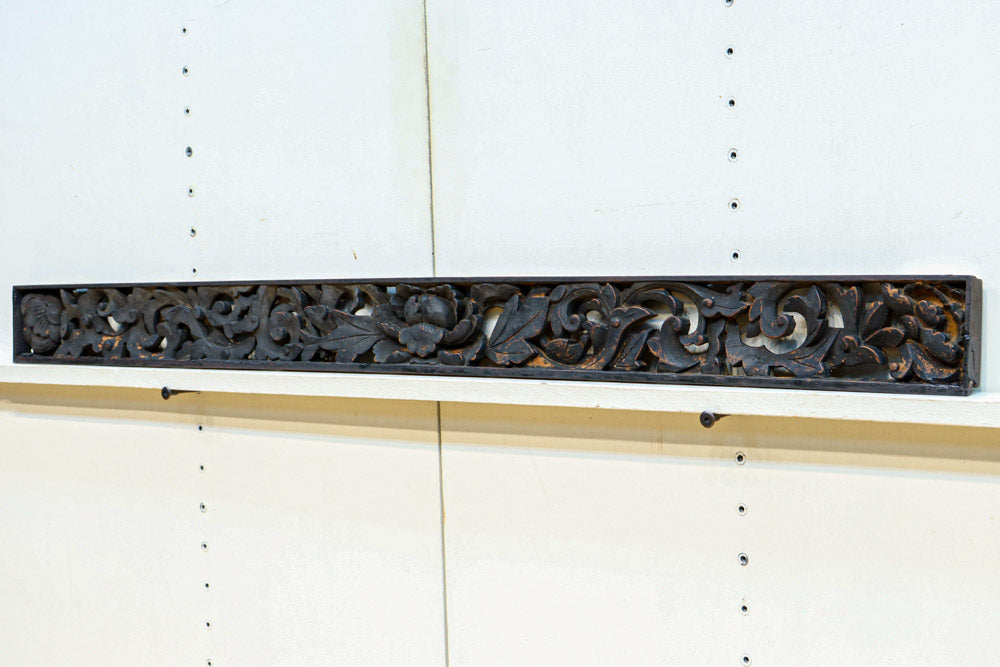 黒色に花柄模様が浮かび上がる彫刻板飾り DC7963 – 古福庵 [ KOFUKUAN