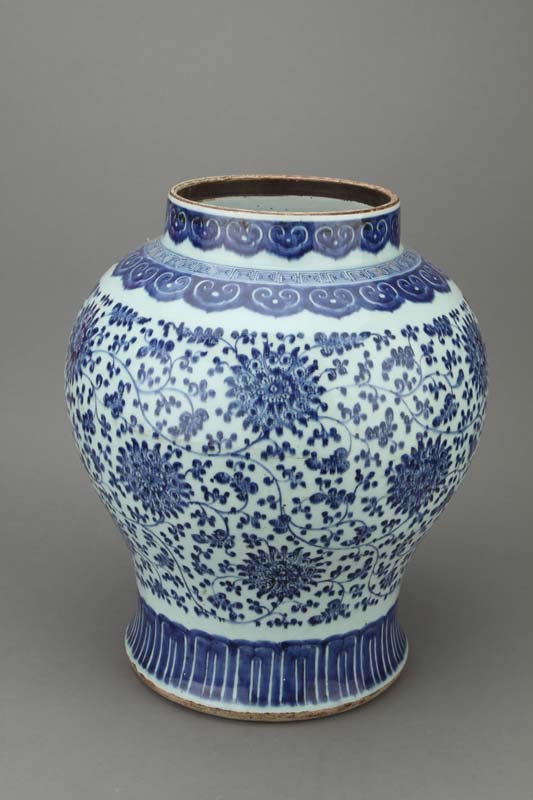 清乾隆青花缠枝莲纹罐--昆明市博物馆手机官网