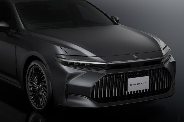 トヨタ「クラウン セダン」に2つの特別仕様車が登場！ 70周年記念と