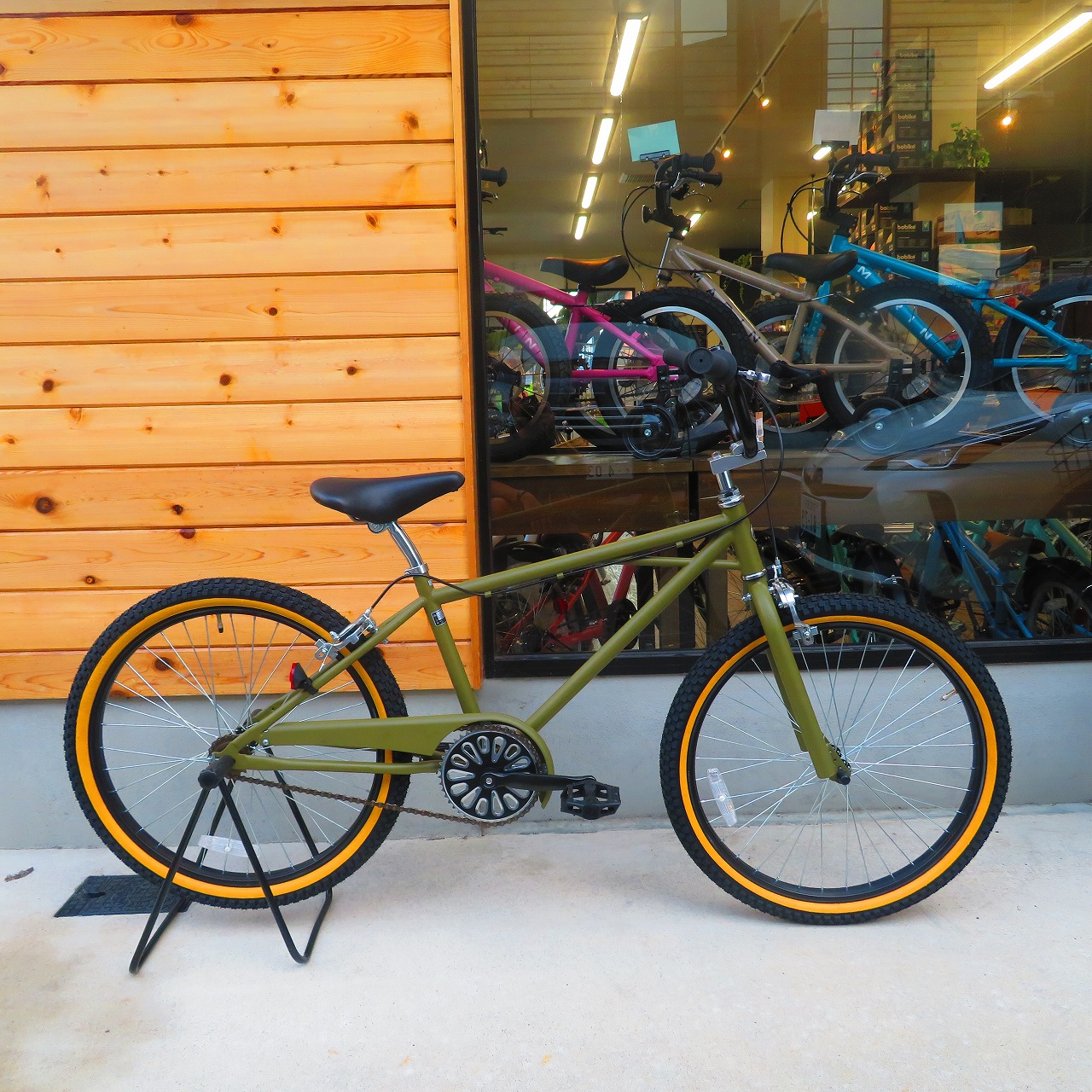 お気楽な街乗自転車【24インチ型BMXクルーザー】お手頃な価格も魅力