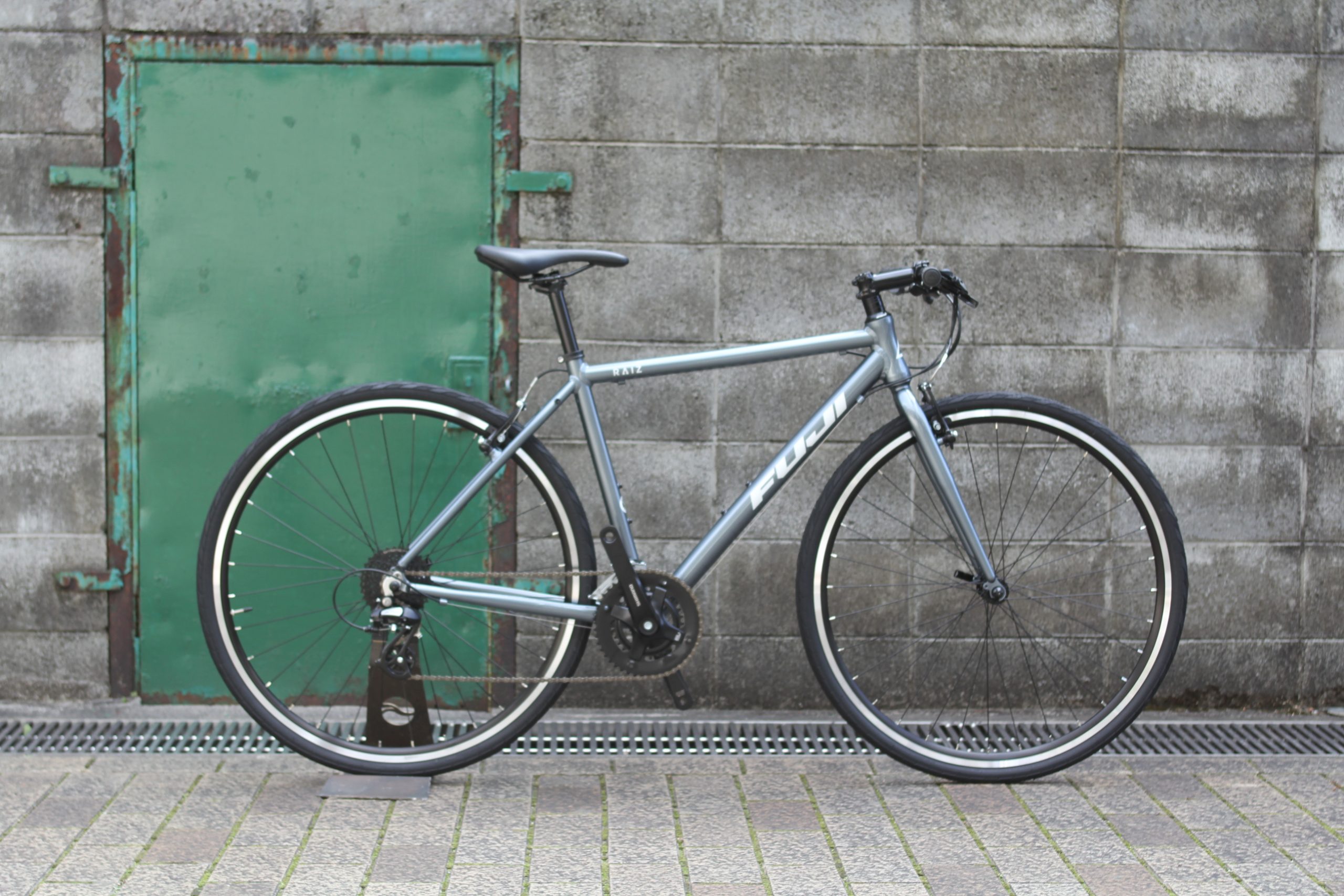 スタイリッシュなクロスバイクFUJI『RAIZ』入荷しました。 | KURASHI cycle