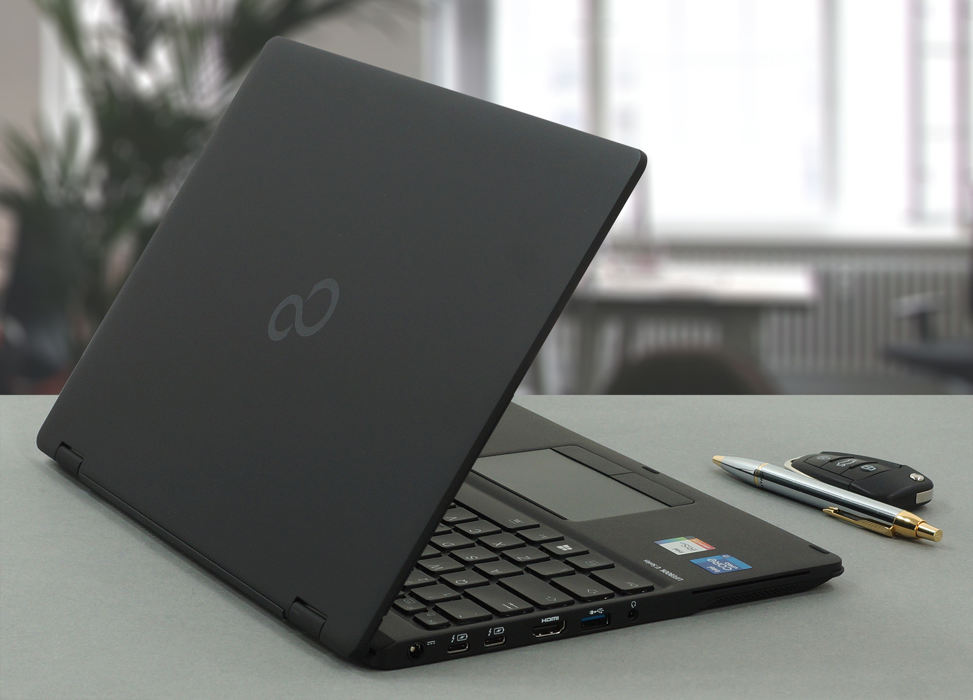 Fujitsu LifeBook U9311X review - extremely light but oddly capable